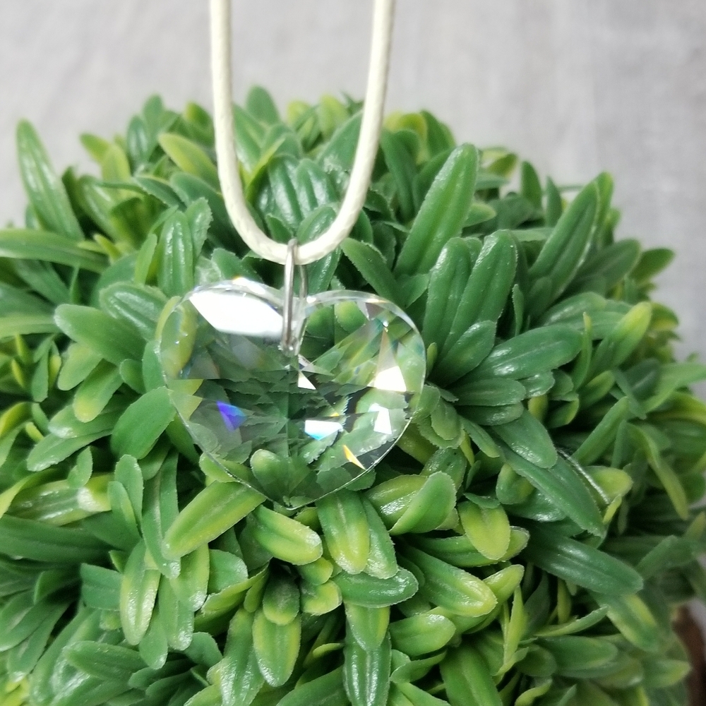 Multi Faceted Crystal Heart Pendant - Picture 4 of 6